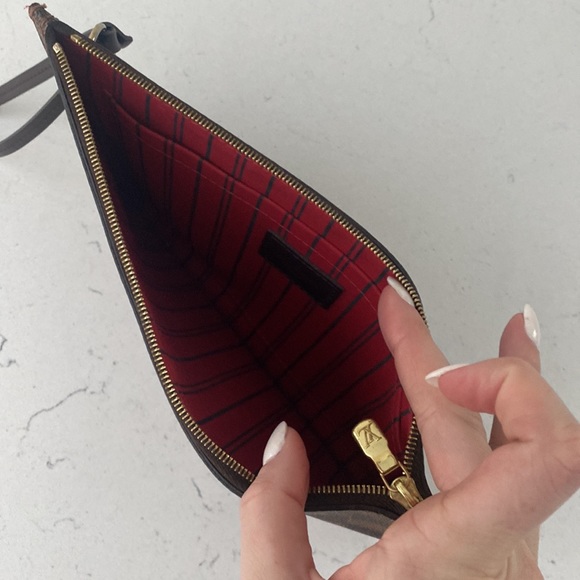 AUTHENTIC LV clutch - Barely used! - Picture 3 of 4